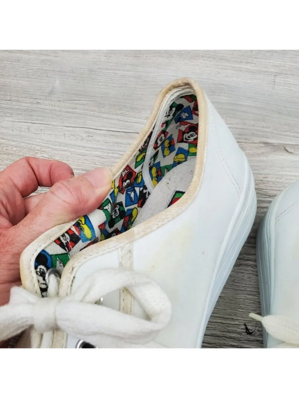 Mickey Unlimited vintage 90's/Y2K platform tennis shoes